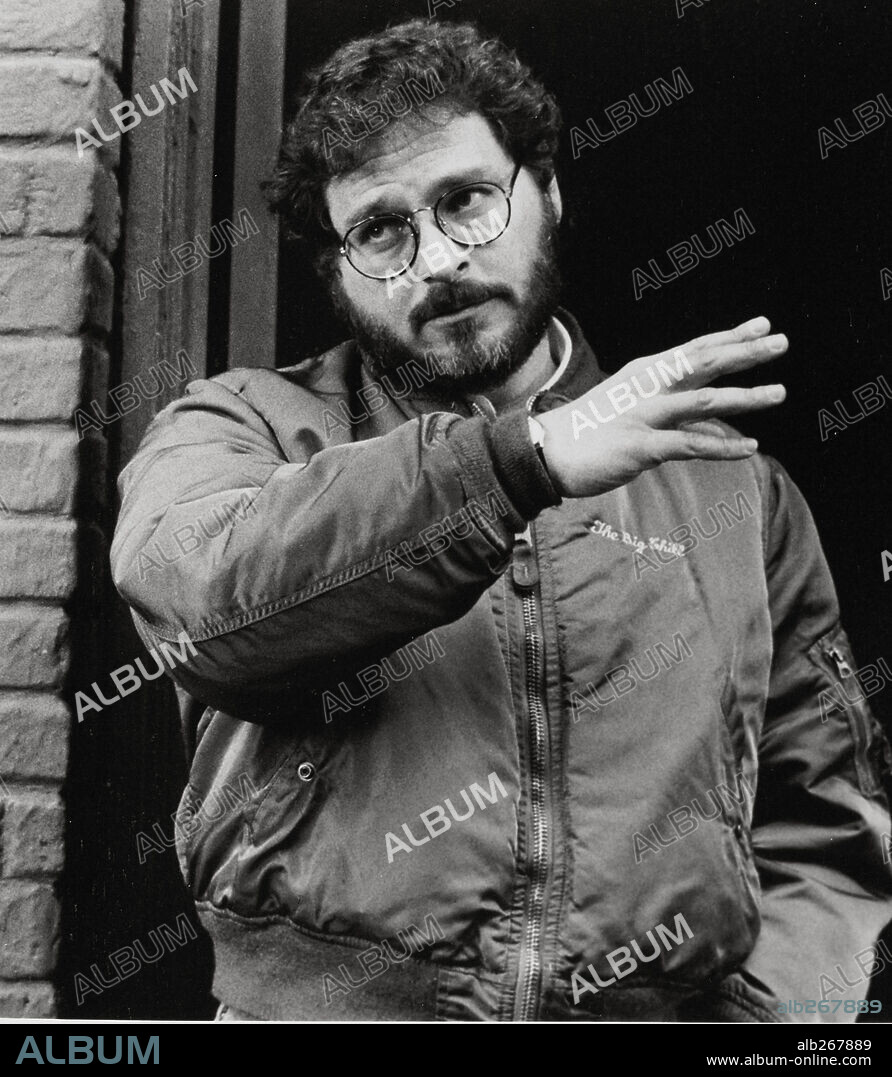 LAWRENCE KASDAN in I LOVE YOU TO DEATH, 1990, directed by LAWRENCE KASDAN. Copyright TRI STAR PICTURES.