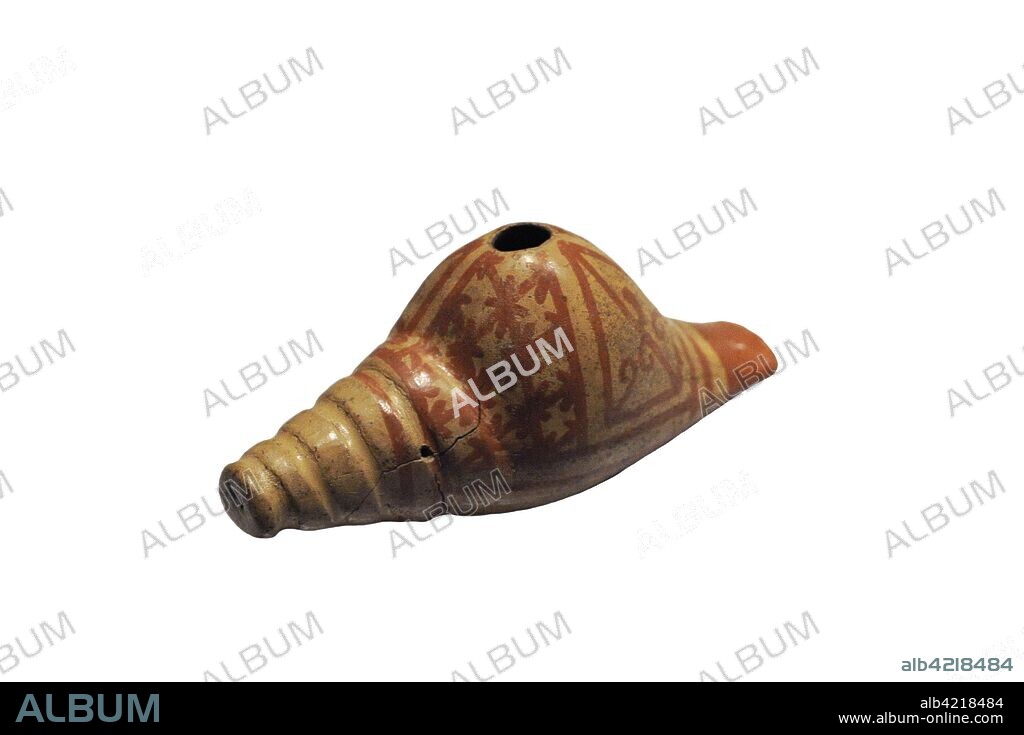Instrumento musical en forma de caracol. Cerámica pintada. Cultura Nariño. Período de Integración (800-1500 d. C.). Colombia (?). Museo de América. Madrid. España.