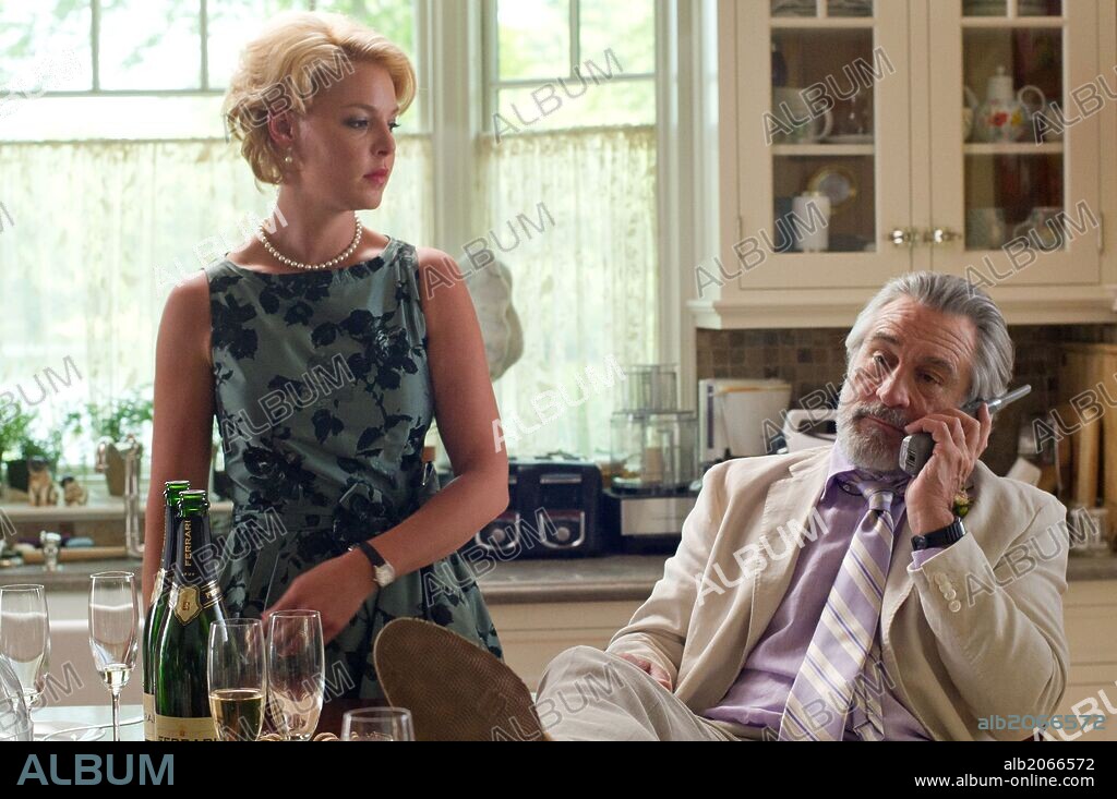 KATHERINE HEIGL and ROBERT DE NIRO in THE BIG WEDDING, 2013, directed by JUSTIN ZACKHAM. Copyright MILLENNIUM FILMS.