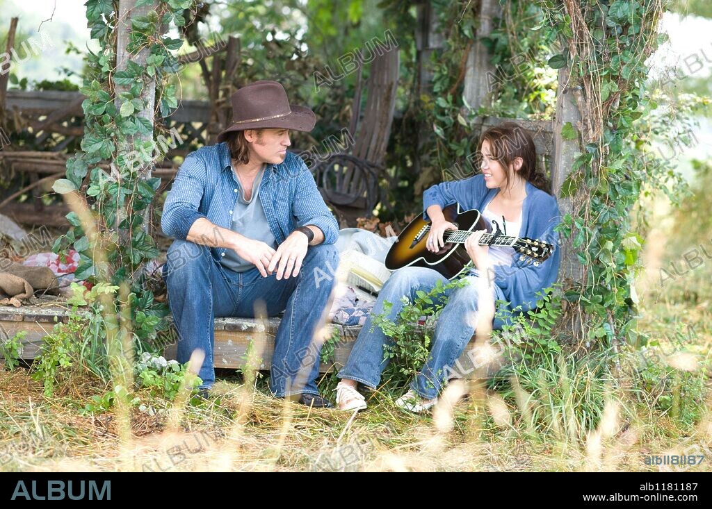 BILLY RAY CYRUS und MILEY CYRUS in HANNAH MONTANA: THE MOVIE, 2009, unter der Regie von PETER CHELSOM. Copyright millar gough ink/walt disney pictures.