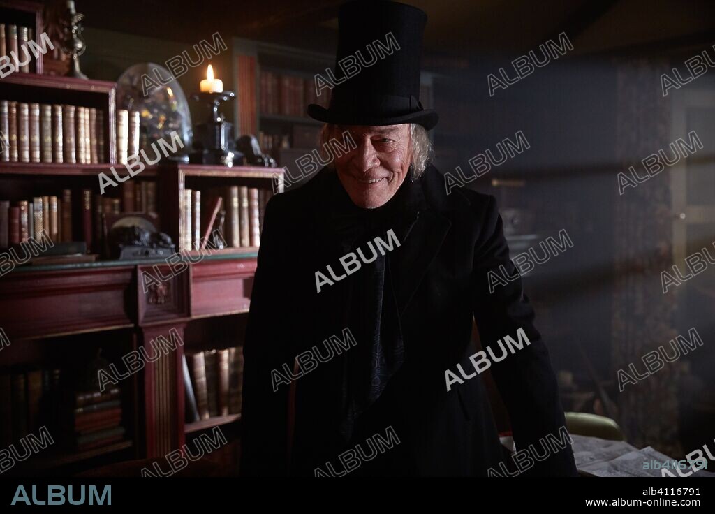 CHRISTOPHER PLUMMER en EL HOMBRE QUE INVENTÓ LA NAVIDAD, 2017 (THE MAN WHO INVENTED CHRISTMAS), dirigida por BHARAT NALLURI. Copyright PARALLEL FILMS.