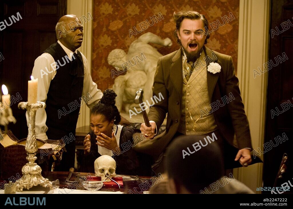 di caprio, SAMUEL L. JACKSON und KERRY WASHINGTON. KERRY WASHINGTON, Leonardo DiCaprio und SAMUEL L. JACKSON in DJANGO UNCHAINED, 2012, unter der Regie von QUENTIN TARANTINO. Copyright COLUMBIA PICTURES.