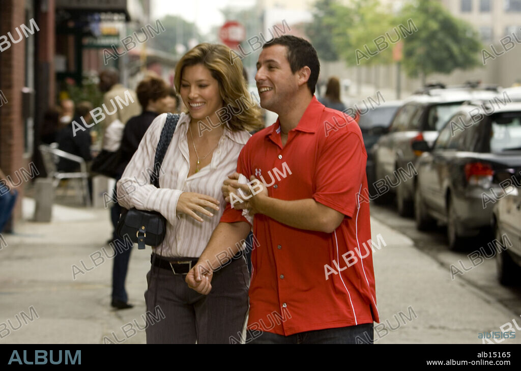 ADAM SANDLER y JESSICA BIEL en OS DECLARO MARIDO Y MARIDO, 2007 (I NOW PRONOUNCE YOU CHUCK AND LARRY), dirigida por DENNIS DUGAN. Copyright UNIVERSAL PICTURES / BENNETT, TRACY.