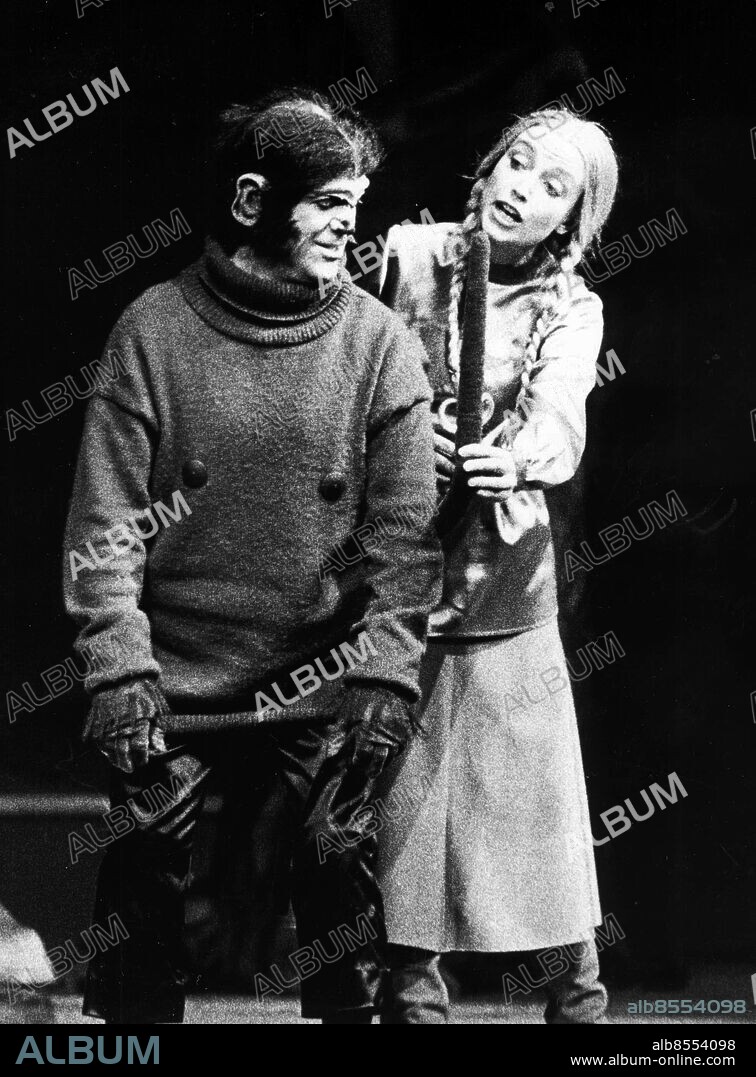 Göteborg 1979-04-09. Animalen i Tibet på Stora Teatern - Enzo Florimo och Marie-Louise Hasslegren som Apan och Ludmilla - *** Local Caption *** GP Foto: Bengt Kjellin. KAMERAREPORTAGE.