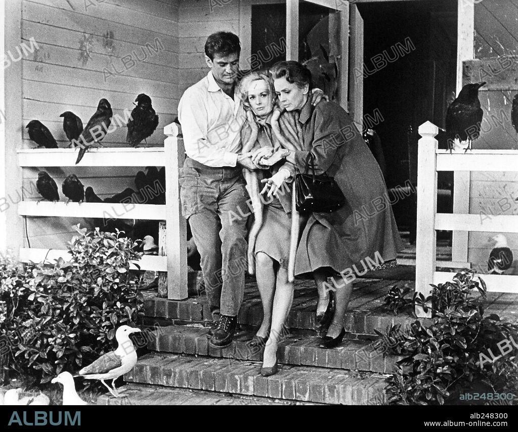 JESSICA TANDY, ROD TAYLOR and TIPPI HEDREN in THE BIRDS, 1963, directed by ALFRED HITCHCOCK. Copyright Alfred J. Hitchcock Productions.