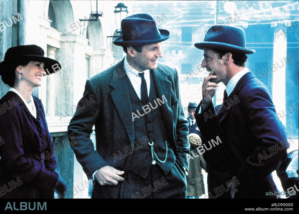 AIDAN QUINN, JULIA ROBERTS and LIAM NEESON in MICHAEL COLLINS, 1996, directed by NEIL JORDAN. Copyright GEFFEN FILM COMPANY.