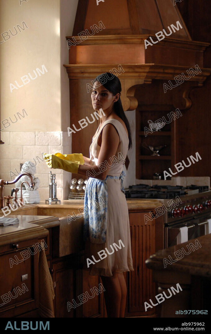 ANGIE HARMON in THE GOOD MOTHER, 2006, directed by STEVE ANTIN. Copyright DESTINATION FILMS.