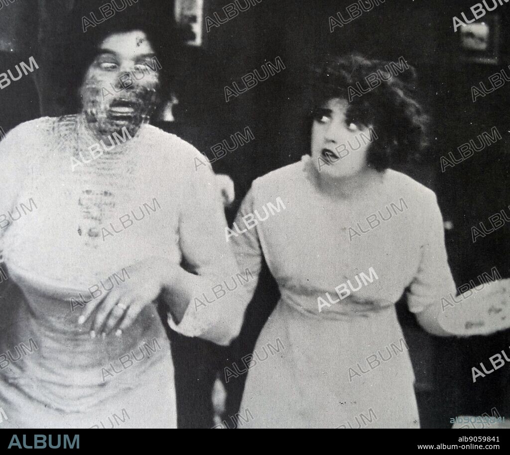 A Misplaced Foot' 1913. Mabel Normand to Minta Durfee. Blackberry pie was more effective than custard.