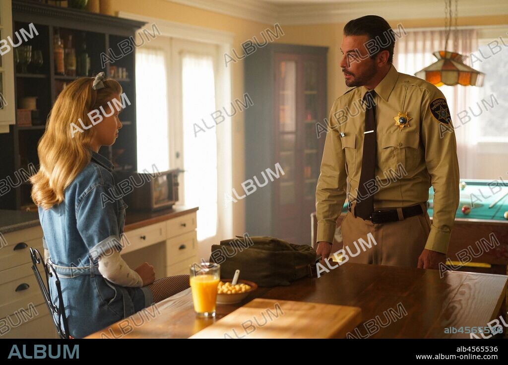 SKEET ULRICH and TRINITY LIKINS in RIVERDALE, 2017, directed by ROBERTO AGUIRRE-SACASA. Copyright CBS TELEVISION. Temporada 4 Episodio 2.