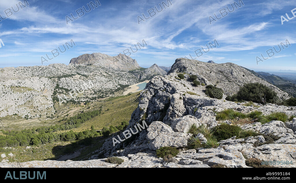 paisaje carstico de Na Franquesa, 1067 mts, Paraje natural de la Serra de Tramuntana, Mallorca, balearic islands, Spain.