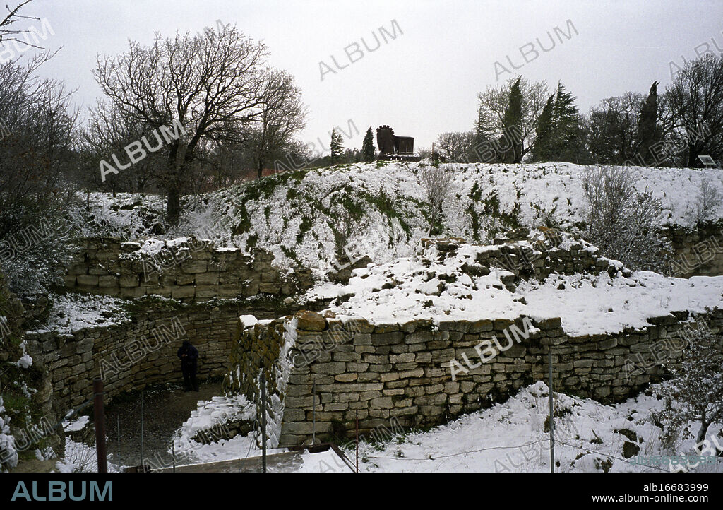 TURKEY. THE RUINS OF ANCIENT TROY-TRUVA-TEVFIKIYE. COPYRIGHT PHOTOGRAPH BY BRIAN HARRIS © 2006. 07808-579804.