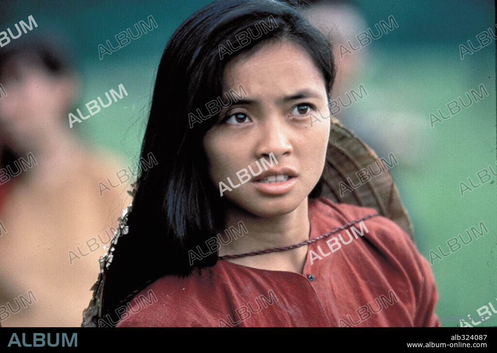 JOAN CHEN en EL CIELO Y LA TIERRA, 1993 (HEAVEN & EARTH), dirigida por OLIVER STONE. Copyright WARNER BROTHERS.