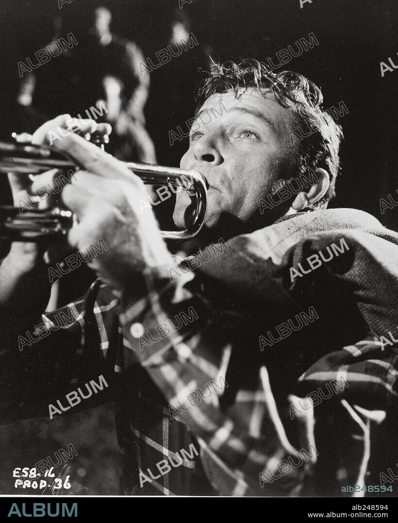 RICHARD BURTON in LOOK BACK IN ANGER, 1959, directed by TONY RICHARDSON. Copyright WARNER BROS.