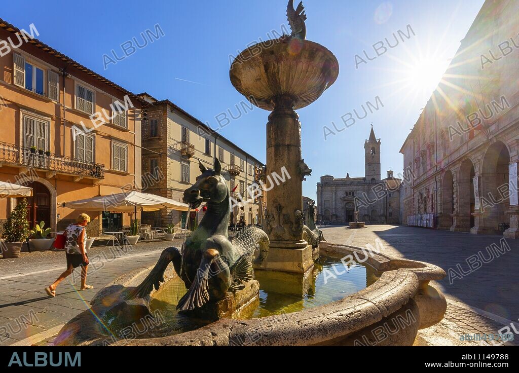 Piazza Arringo, Ascoli Piceno, Marche, Italy, Europe.