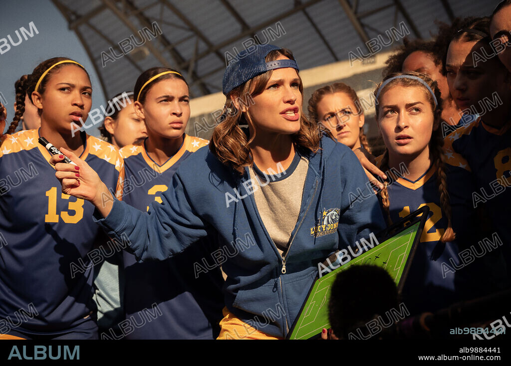 JENNIFER GARNER en FAMILIA REVUELTA, 2023 (FAMILY SWITCH), dirigida por MCG. Copyright Grey Matter Productions Imagine Entertainment Linden Entertainment Talent One Wonderland Sound and Vision.