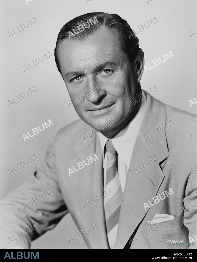 ROBERT DOUGLAS en VUELO A TÁNGER, 1953 (FLIGHT TO TANGIER), dirigida por CHARLES MARQUIS WARREN. Copyright PARAMOUNT PICTURES.