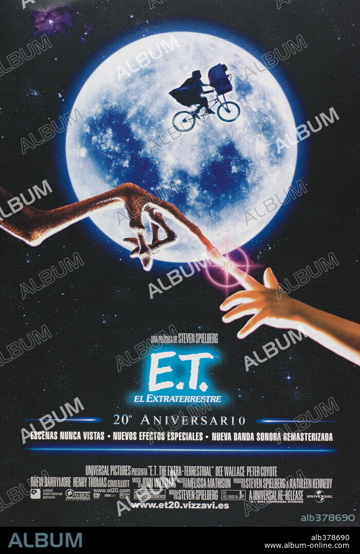 Poster of E. T. THE EXTRA-TERRESTRIAL, 1982, directed by STEVEN SPIELBERG. Copyright UNIVERSAL PICTURES.