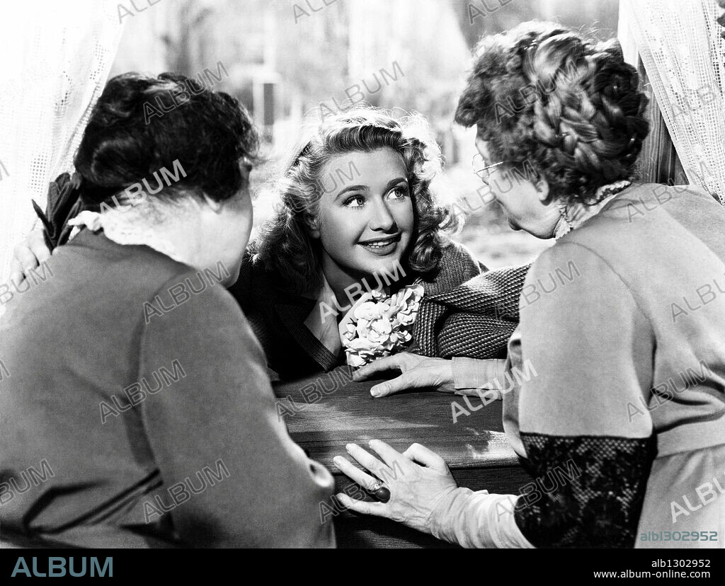 JEAN ADAIR, JOSEPHINE HULL and PRISCILLA LANE in ARSENIC AND OLD LACE, 1944, directed by FRANK CAPRA. Copyright WARNER BROTHERS.