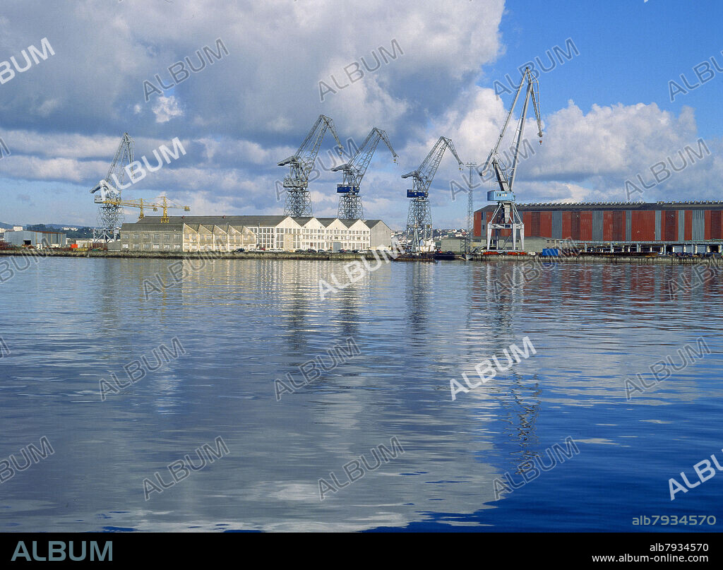 VISTA GENERAL DEL PUERTO DE FERROL - FOTO AÑOS 90.