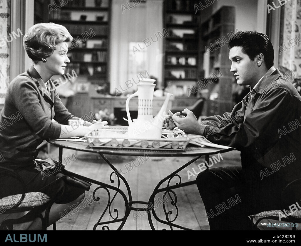 ELVIS PRESLEY y HOPE LANGE en EL INDOMITO, 1961 (WILD IN THE COUNTRY), dirigida por PHILIP DUNNE. Copyright 20TH CENTURY FOX.