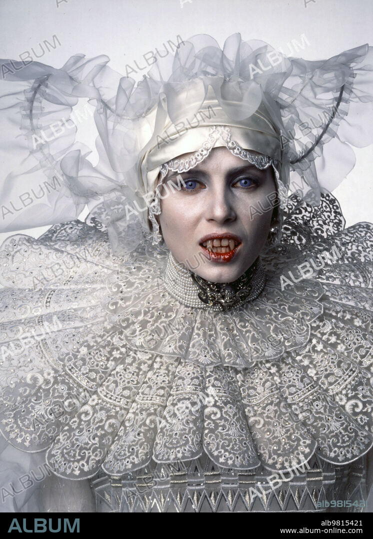 SADIE FROST en DRÁCULA, DE BRAM STOKER, 1992 (DRACULA), dirigida por FRANCIS FORD COPPOLA. Copyright COLUMBIA PICTURES.