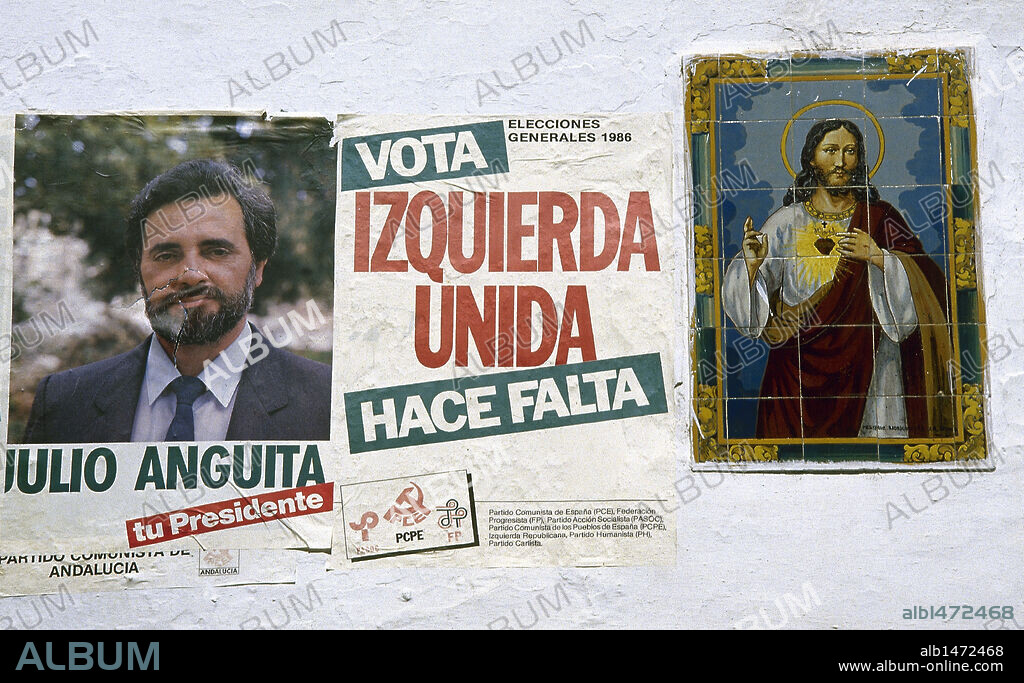 Cartel del partido político de IZQUIERDA UNIDA, utilizado durante la campaña electoral de 1986. A la derecha imagen del Sagrado Corazón. Setenil. Provincia de Cádiz. Andalucía. España.