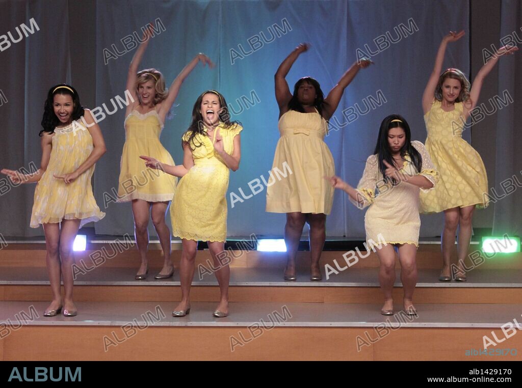 AMBER RILEY, DIANNA AGRON, HEATHER MORRIS, JENNA USHKOWITZ, LEA MICHELE y NAYA RIVERA en GLEE, 2009, dirigida por RYAN MURPHY. Copyright 20TH CENTURY FOX TV.
