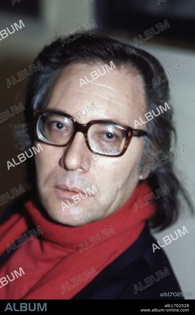 Francisco Umbral (Madrid, 1935-Boadilla del Monte, 2007). Escritor español. Autor de: "Balada de gamberros" (1965), "El Giocondo" (1970), "Memorias de un niño de derechas" (1972) y "La bestia rosa" (1981), entre otras. Colaborador asiduo de distintos periódicos.