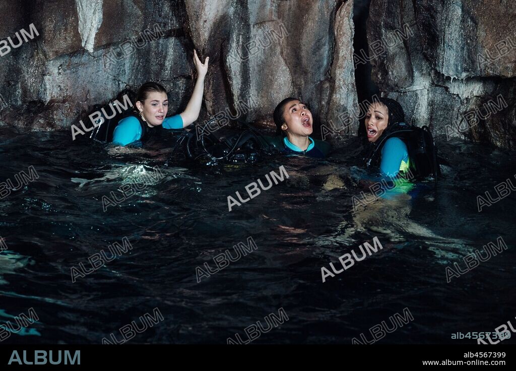 BRIANNE TJU, CORRINE FOXX and SOPHIE NELISSE in 47 METERS DOWN: UNCAGED, 2019, directed by JOHANNES ROBERTS. Copyright THEFYZZ.