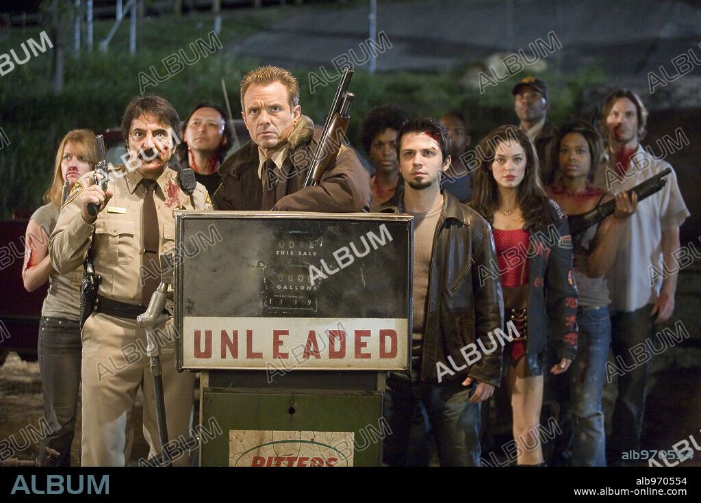 FREDDY RODRIGUEZ, MICHAEL BIEHN and ROSE McGOWAN in GRINDHOUSE, 2007 (GRINDHOUSE-PLANET TERROR), directed by ROBERT RODRIGUEZ. Copyright DIMENSION FILMS/A BAND APART/BIG TALK PRODUCTIONS/DARTMOUTH.