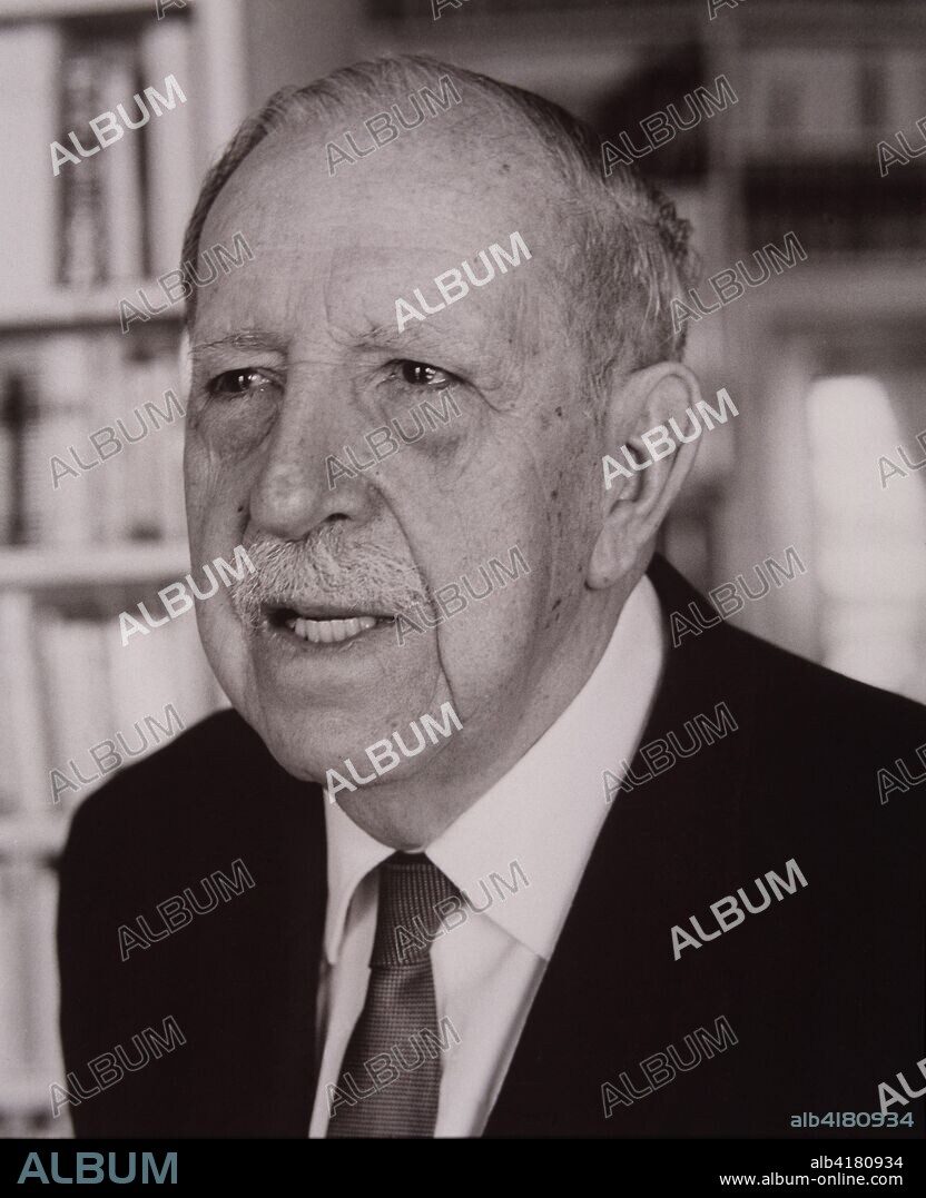 CASTRO, AMERICO ESCRITOR ESPAÑOL. CANTAGALLO( BRASIL) 1885-1972 FOTO 1972.