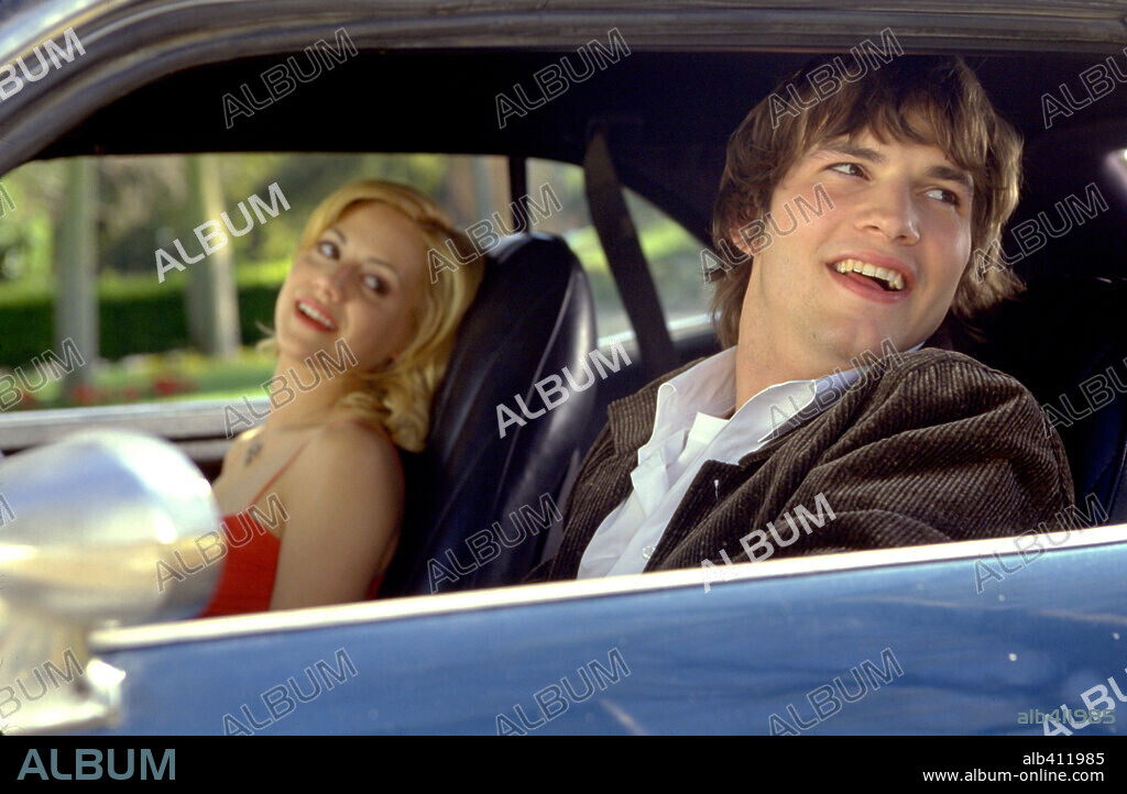 ASHTON KUTCHER and BRITTANY MURPHY in JUST MARRIED, 2003, directed by SHAWN LEVY. Copyright 20TH CENTURY FOX.