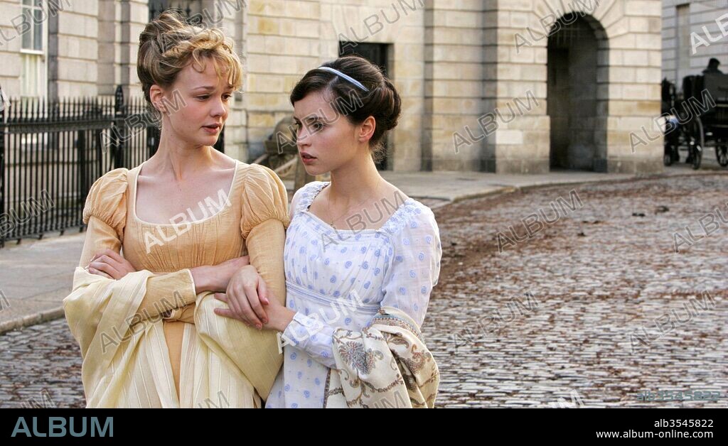 CAREY MULLIGAN y FELICITY JONES en LA ABADIA DE NORTHANGER, 2007 (NORTHANGER ABBEY), dirigida por JON JONES. Copyright GRANADA TV.