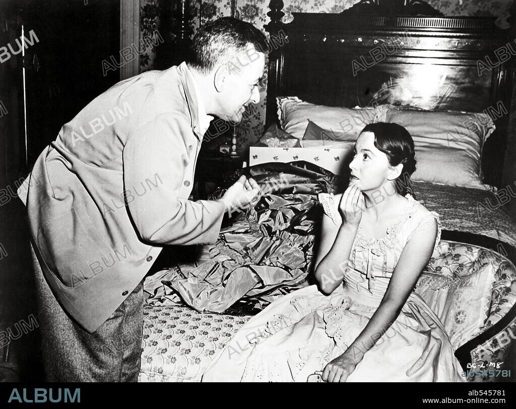 OLIVIA DE HAVILLAND and WILLIAM WYLER in THE HEIRESS, 1949, directed by WILLIAM WYLER. Copyright PARAMOUNT PICTURES.
