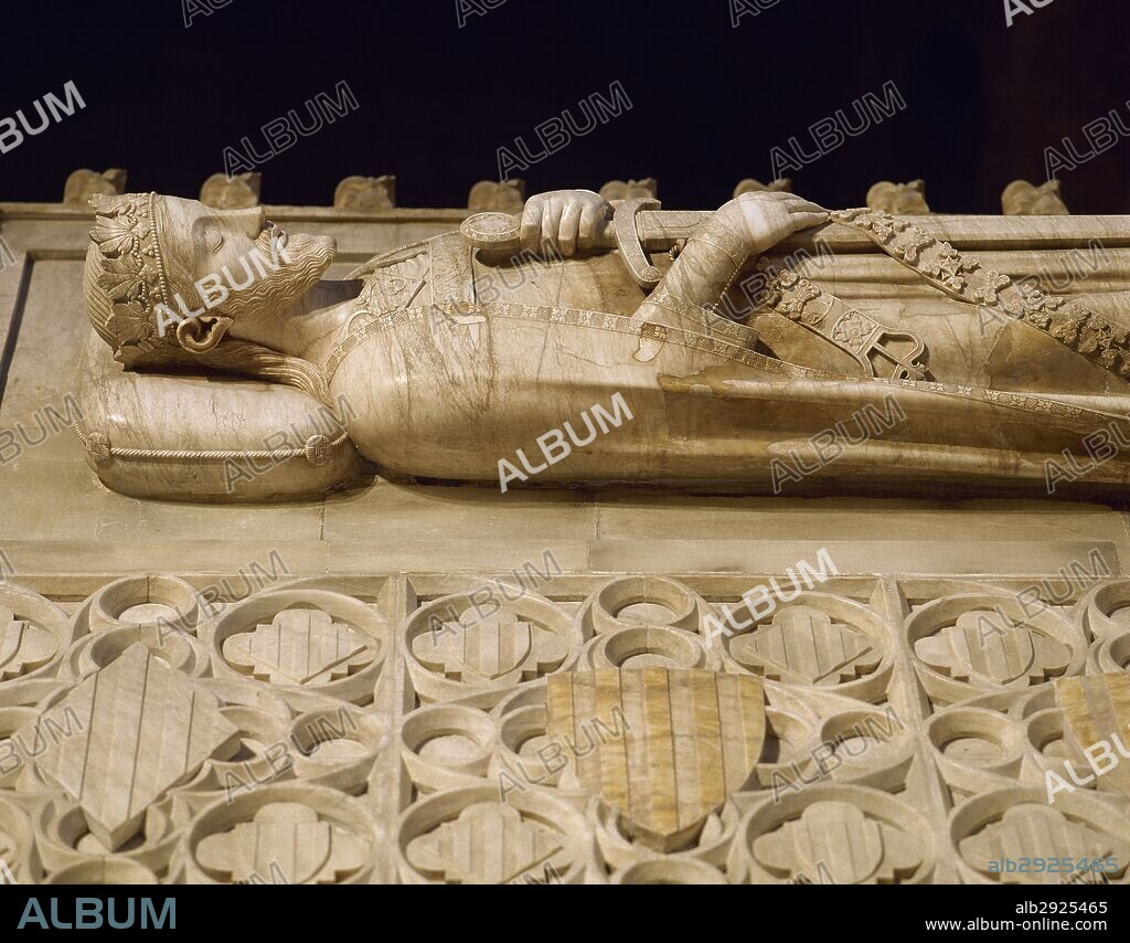 JAIME I "El Conquistador" (Montpellier, 1208-Valencia, 1276). Conde de Barcelona y rey de Aragón (1213-1276), de Valencia (1239-1276) y de Mallorca (1229-1276). TUMBA DE JAIME I vestido con la cogulla monástica. PANTEON REAL (lado norte). Detalle. MONASTERIO DE POBLET. Vimbodí. Provincia de Tarragona. Cataluña.