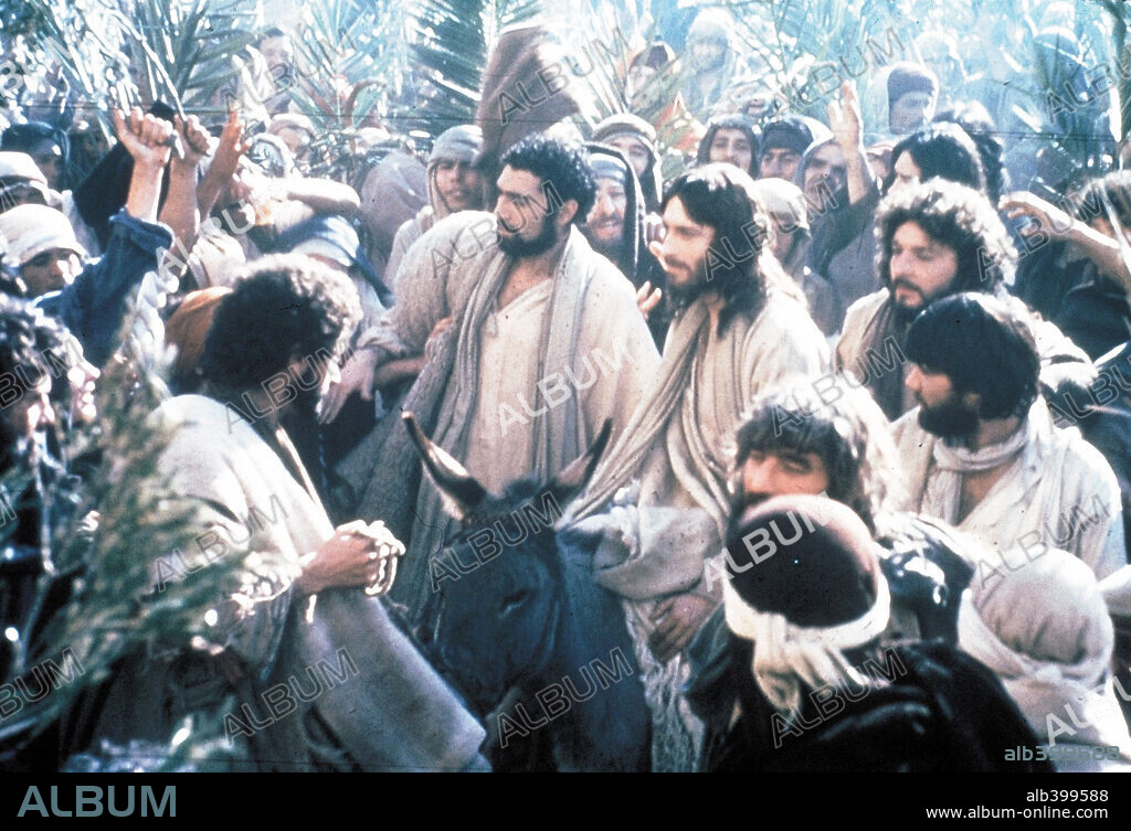 ROBERT POWELL in JESUS OF NAZARETH, 1977, directed by FRANCO ZEFFIRELLI. Copyright CARTAGO FILMS/RAI/ITC/SIR LEW GRADE.