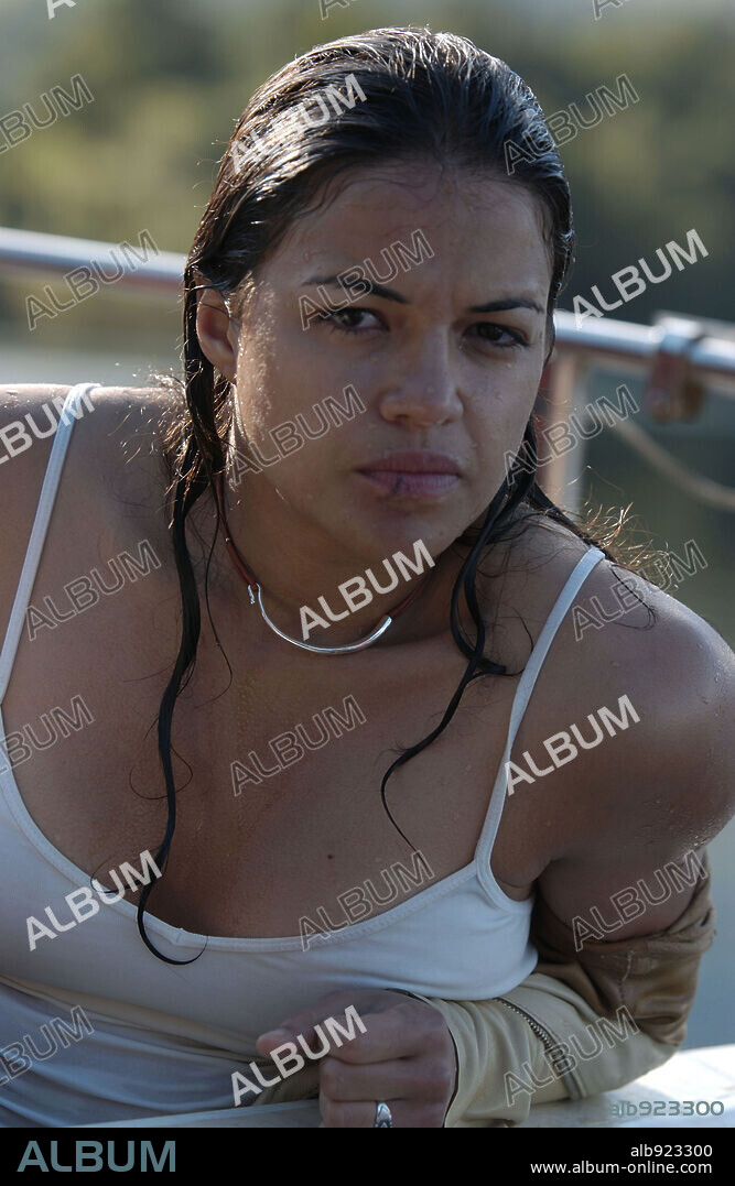 MICHELLE RODRIGUEZ en AULLIDOS, 2006 (THE BREED), dirigida por NICHOLAS MASTANDREA.