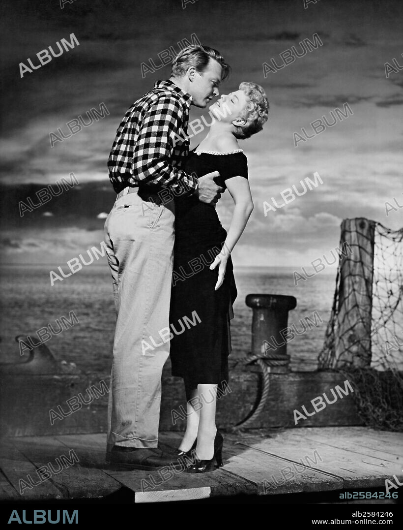 ALEX NICOL and SHIRLEY SCHRIFT. ALEX NICOL and SHELLEY WINTERS in THE RAGING TIDE, 1951. Copyright UNIVERSAL INTERNATIONAL PICTURES.