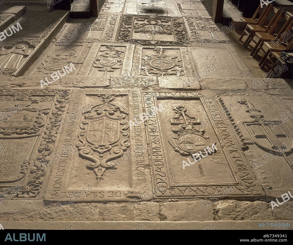 LAPIDAS SEPULCRALES PERTENECIENTES A LAS ABADESAS DEL MONASTERIO EN EL SUELO DE LA SALA CAPITULAR DEL MONASTERIO DE VALLBONA.