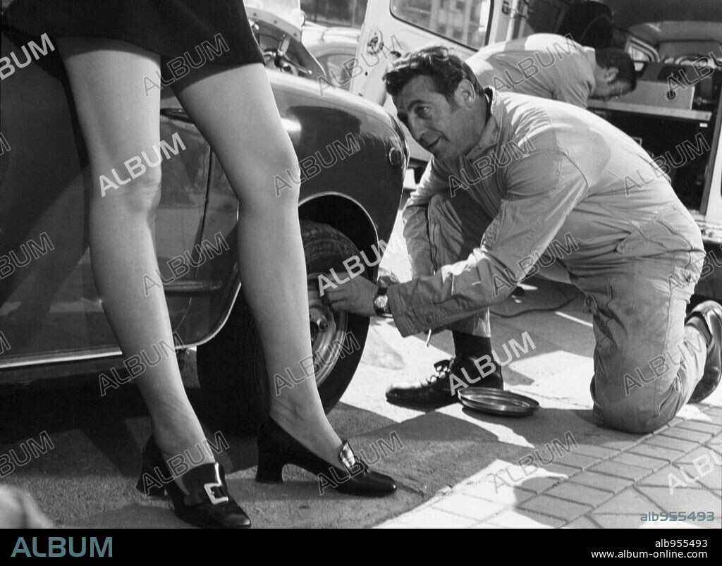 VENANCIO MURO en LAS NENAS DEL MINI-MINI, 1969. Copyright C.B. FILMS.
