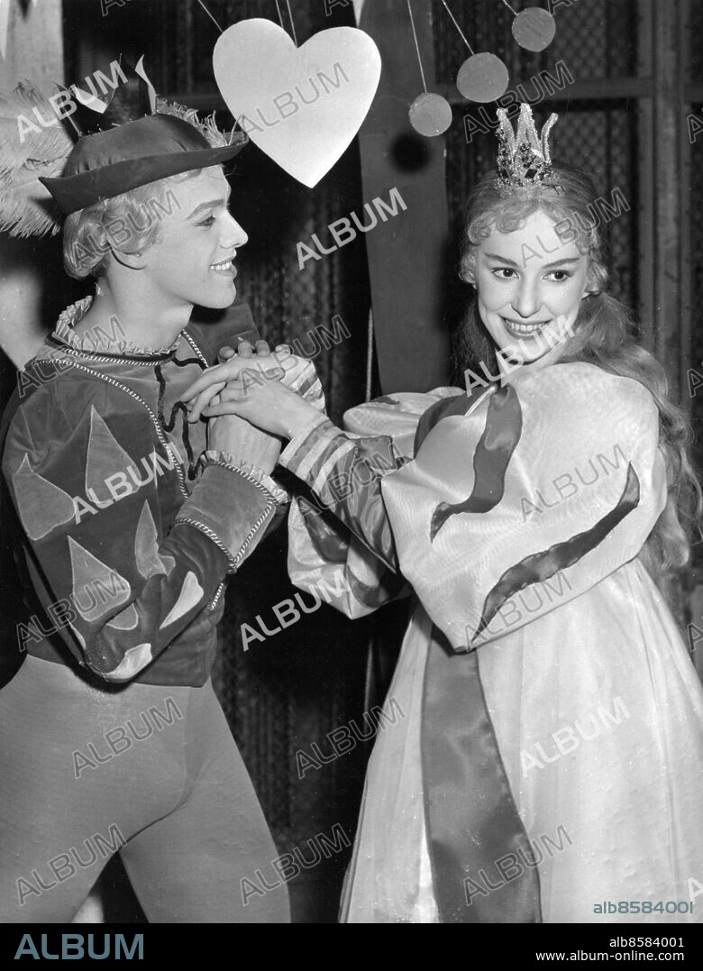 STOCKHOLM 1958-04-29.. Baletten "Linden" av Ivo Cramer ska ha urpremiär på Operan. Här ses huvudpersonerna, Caj Selling och Mariane Orlando, i en av kärleksscenerna.. Foto: Stig Thorslund / AB Text & Bilder / SVT / Kod: 5600. Mapp: Orlando, Mariane.