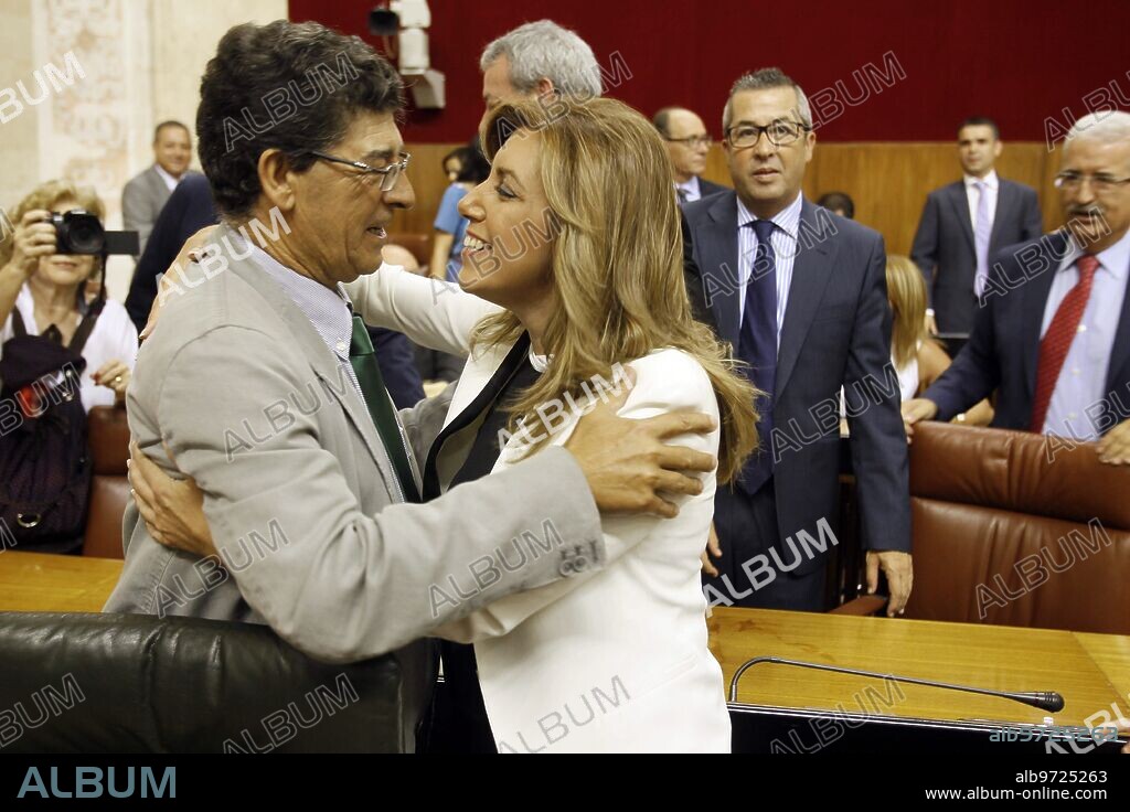 Seville. 4-September-2013. Investiture debate speech by Susana Diaz, the first female president of the Andalusian regional government. In the Image, Diego Valderas and Susana Díaz Pacheco hug each other. Photo: Raul Doblado. Archsev Raul dubbed.