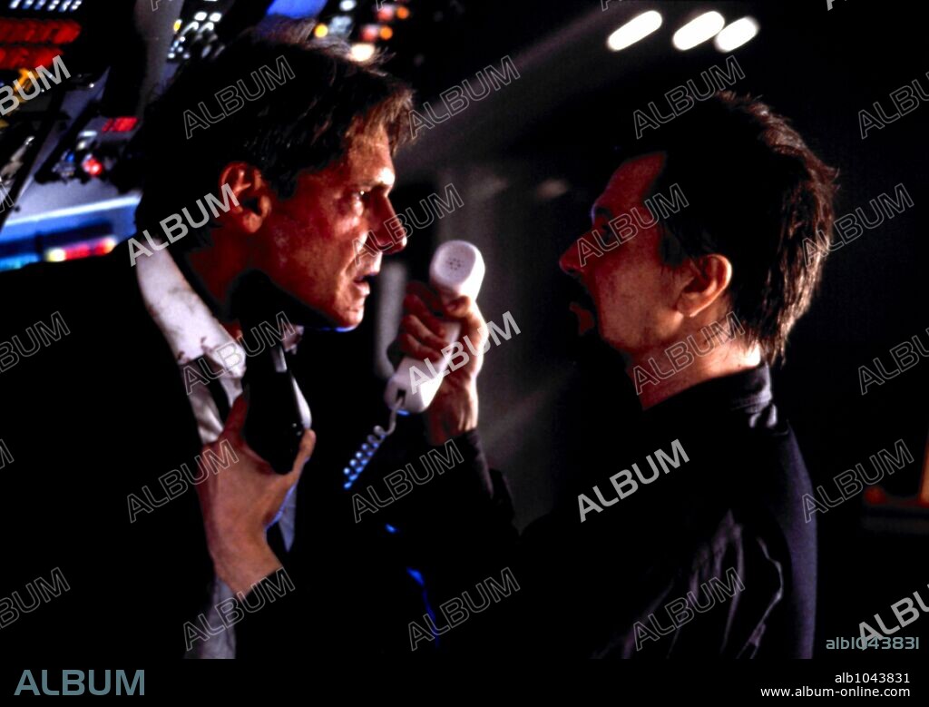 GARY OLDMAN y HARRISON FORD en AIR FORCE ONE, EL AVIÓN DEL PRESIDENTE, 1997 (AIR FORCE ONE), dirigida por WOLFGANG PETERSEN. Copyright RADIANT.