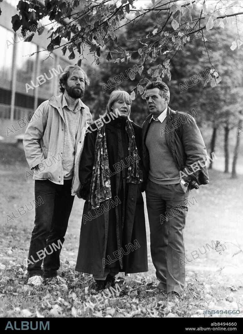 Göteborg 1987-10-26. Kerstin Tidelius omgiven av Martin Berggren och Rolf Nordström *** Local Caption *** GP Foto: Bertel Ferm. KAMERAREPORTAGE.