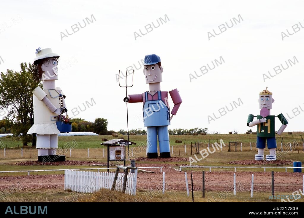 The Tin Family is part of the Enchanted Highway project. The idea of an Enchanted Highway originated in July 1993. The project features metal art works. It utilizes the welding skills of area residents and their artistic abilities. A number of organizations and groups of people contributed ideas.