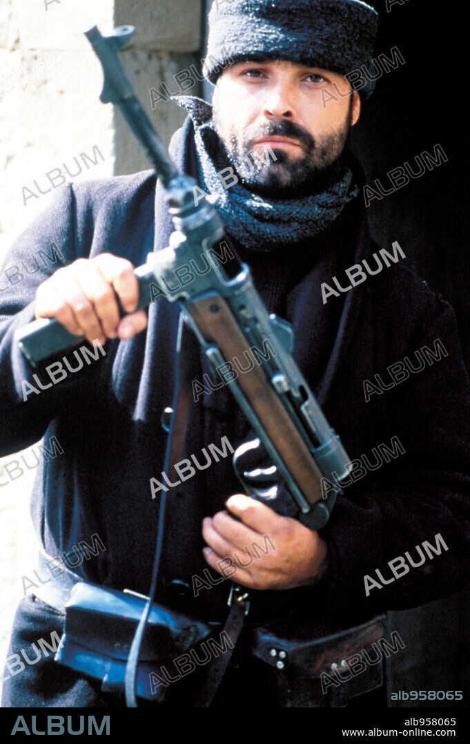 ANTONIO RESINES en LUNA DE LOBOS, 1987, dirigida por JULIO SANCHEZ VALDES.