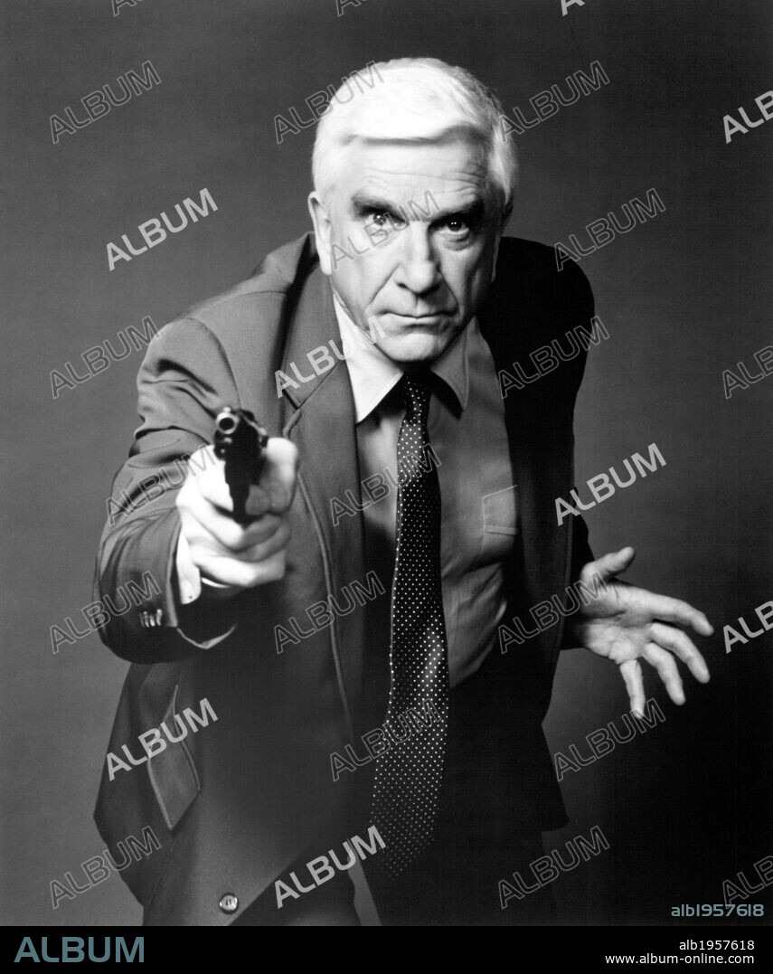 LESLIE NIELSEN in THE NAKED GUN, 1988, directed by DAVID ZUCKER. Copyright PARAMOUNT PICTURES.