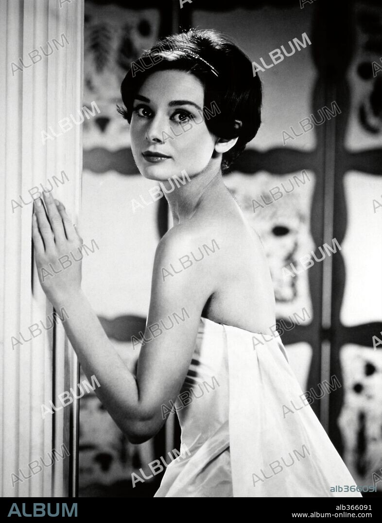 AUDREY HEPBURN dans LOVE IN THE AFTERNOON, 1957, réalisé par BILLY WILDER. Copyright BILLY WILDER.