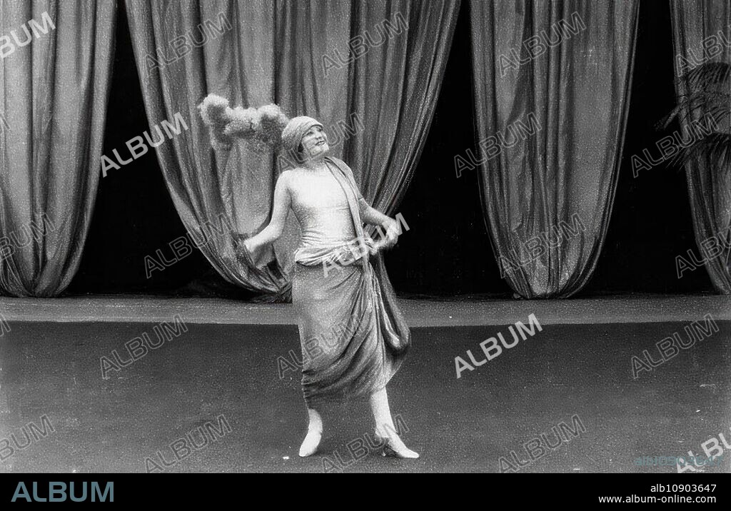 FRIVOLINAS, 1927, dirigida por ARTURO CARBALLO. Copyright Ediciones Seleccionadas Arturo Carballo.