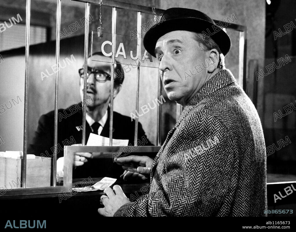 PACO MARTINEZ SORIA en DON ERRE QUE ERRE, 1970, dirigida por JOSE LUIS SAENZ DE HEREDIA. Copyright FILMAYER/HIDALGO PRODUCCIONES CINEMATOGRAFICAS.